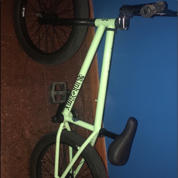 KINK BMX BIKE - Picture 1 of 3
